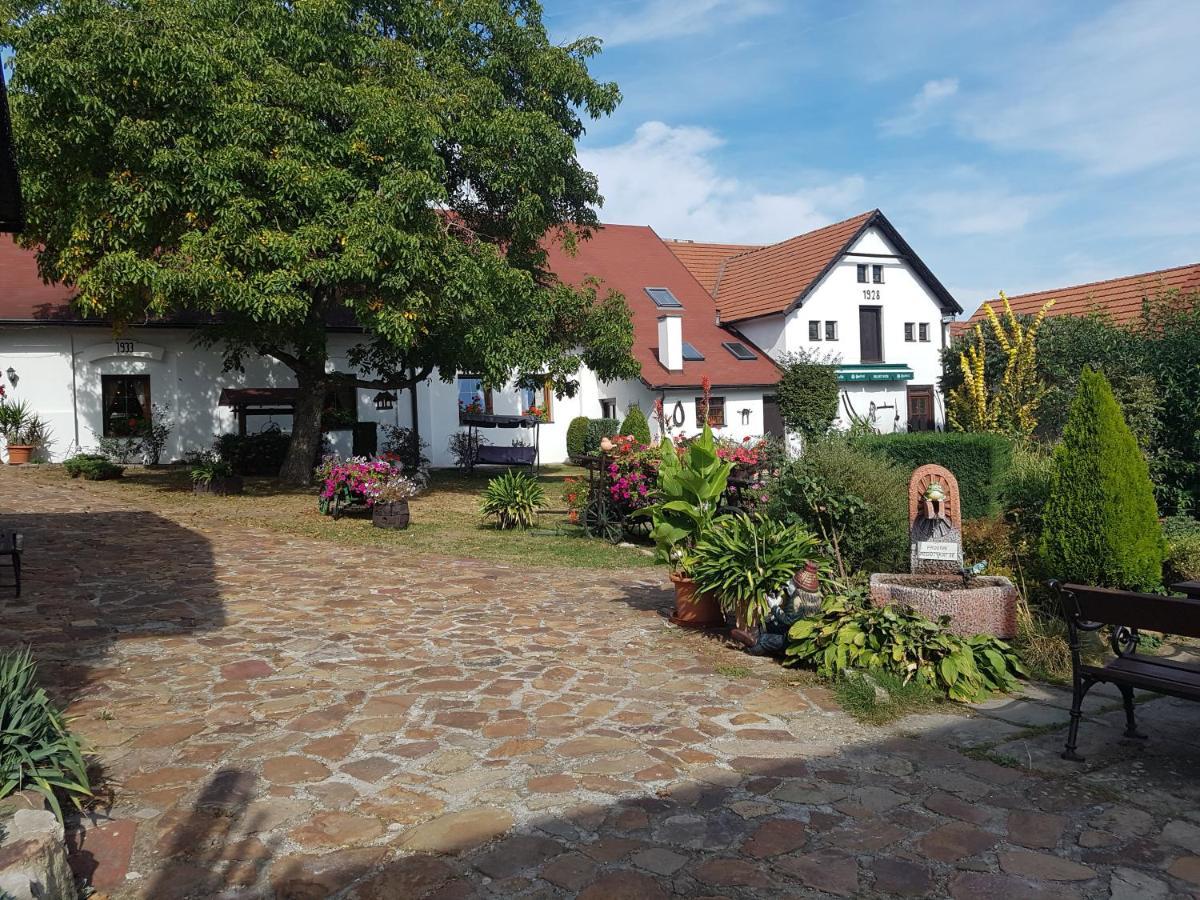 Selsky Dvur * Zbiroh