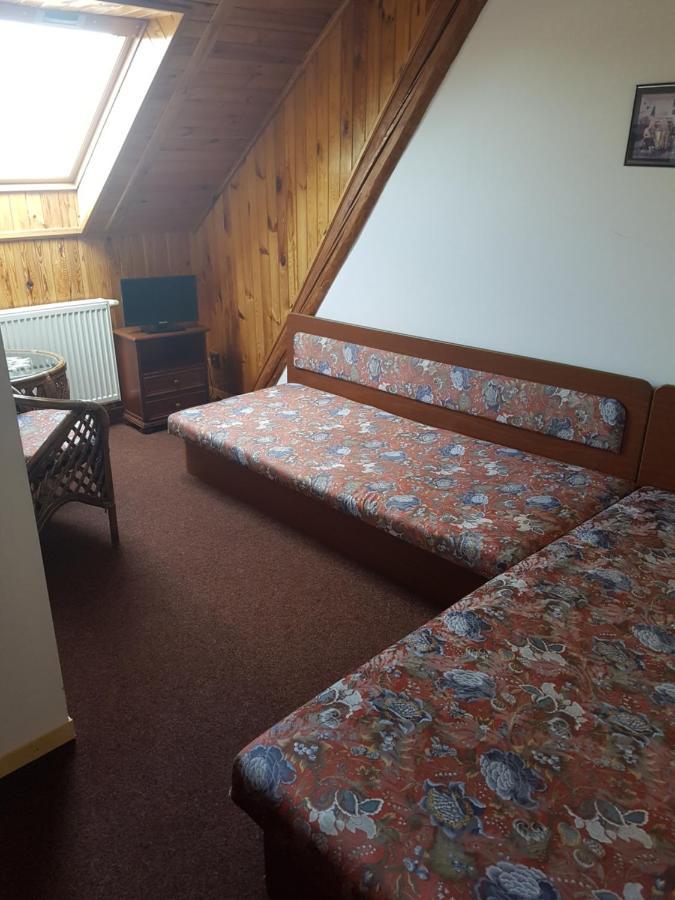 Selsky Dvur Inn Zbiroh